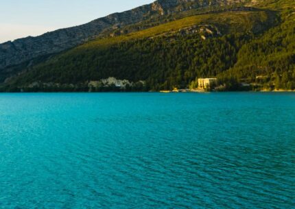Le barrage et son lac