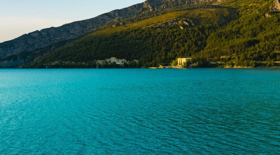 Le barrage et son lac