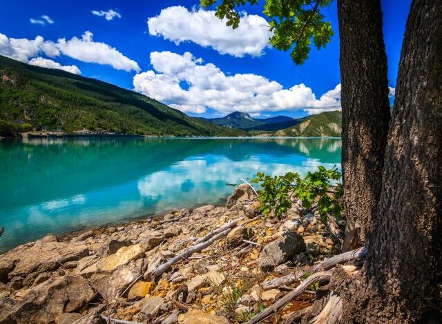 Le barrage du lac de Castillon