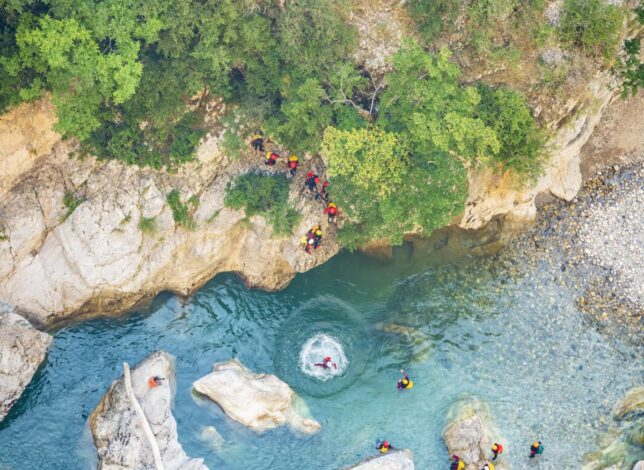 Le canyoning, marche, nage, rappels, sauts