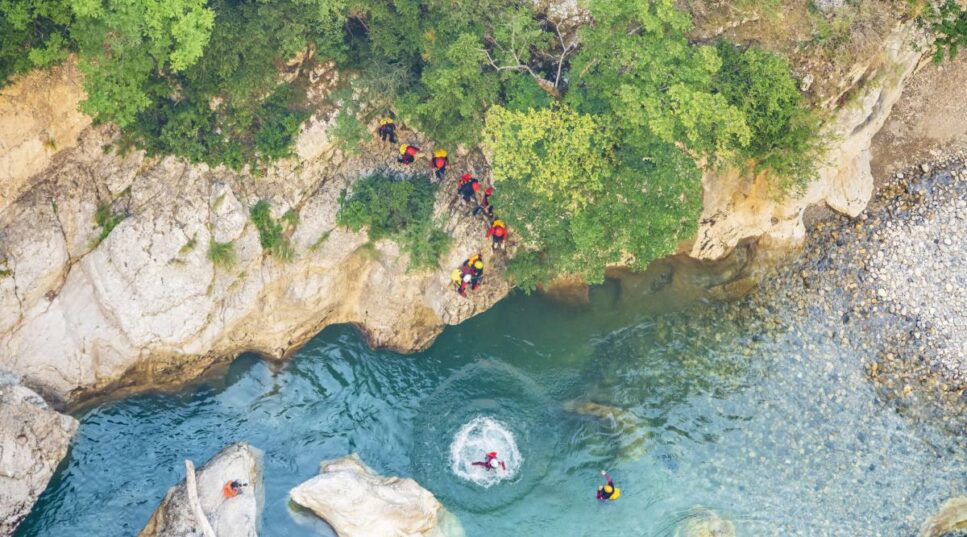 Le canyoning, marche, nage, rappels, sauts