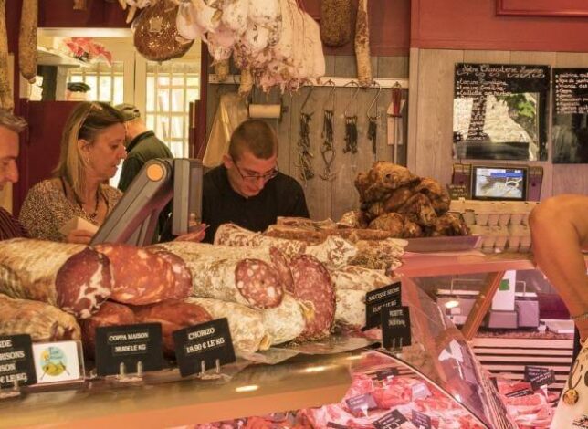 section commerces et services dans le verdon