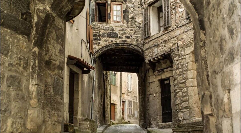 intérieur rue du village d'Annot