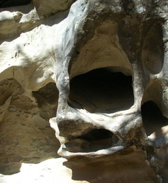 Sculptures dans la roche par erosion