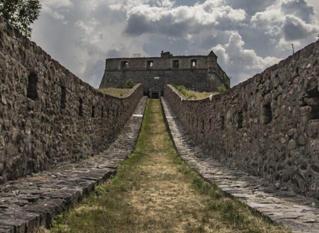 Colmars possède une enceinte médivale
