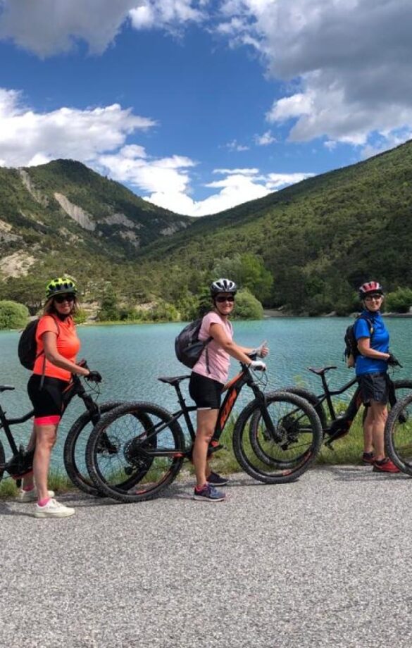 Le lac de Castillon a vélo