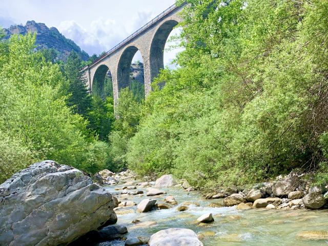 Rivière Le Coulomp et viaducde la Donne