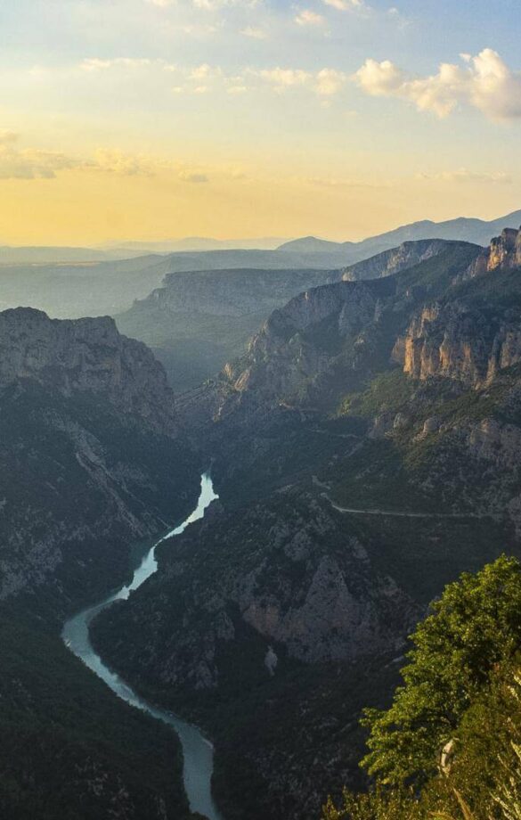Route en balcon au-dessus des Gorges du Verdon