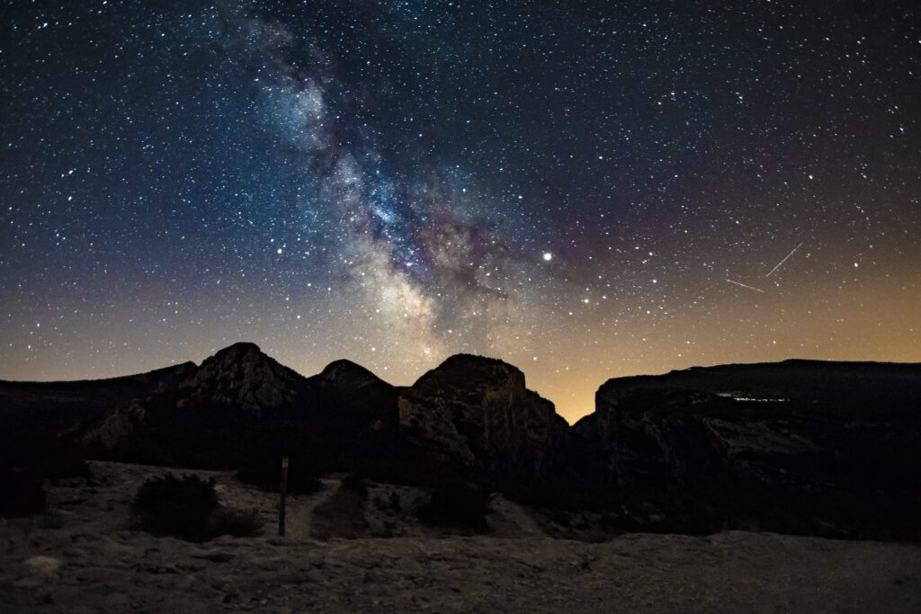 Le ciel étoilé dans les Alpes-de-Haute-Provence.