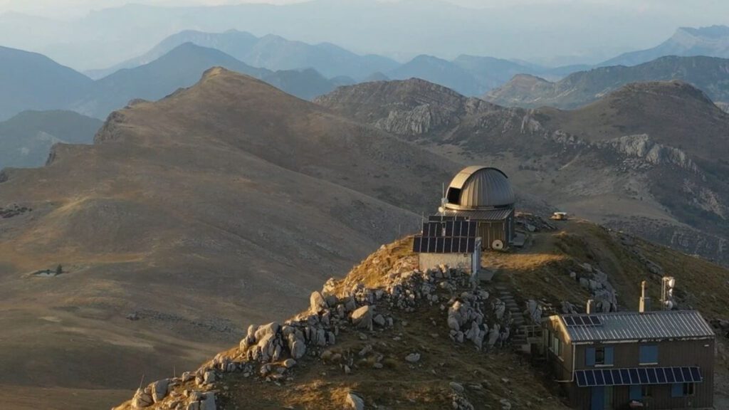 Hike to the Mont Chiran astronomical observatory in the Verdon.