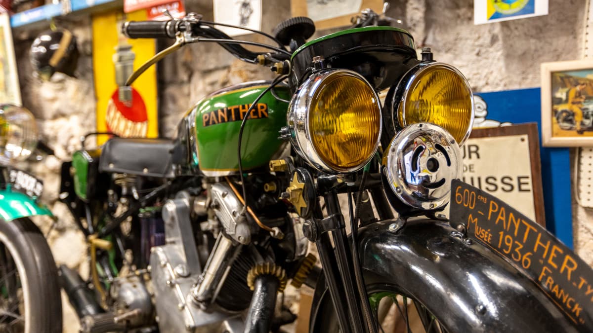 Musée de la moto à Entrevaux, unique collection - © Thibault Vergoz