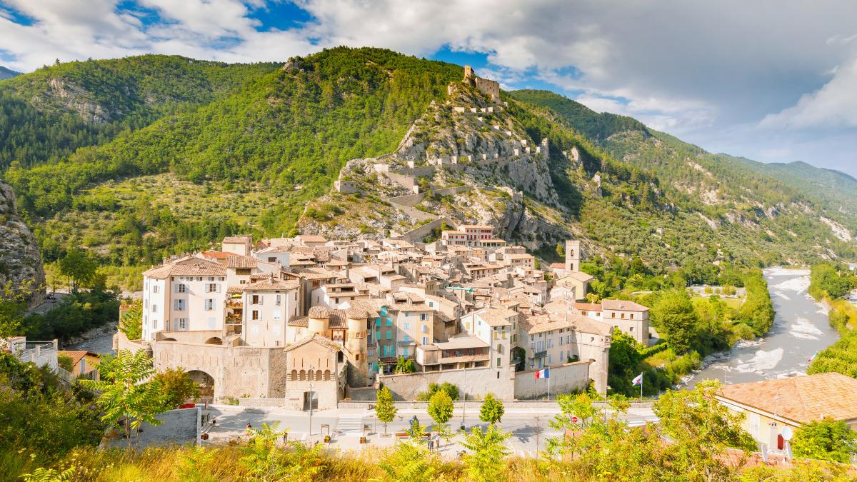Panoramic view of the village of Entrevaux and its perched citadel - © Loïc Lagarde