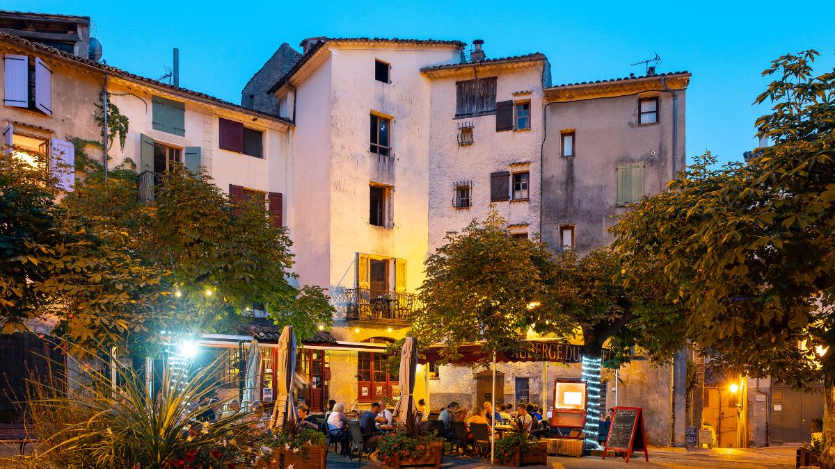Night-time atmosphere in Entrevaux's main square - © G. Lansard