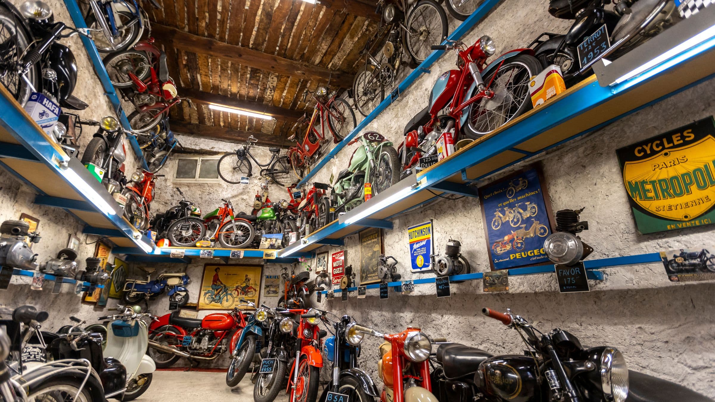 Culture et patrimoine du Verdon — Musée de la Moto à Entrevaux