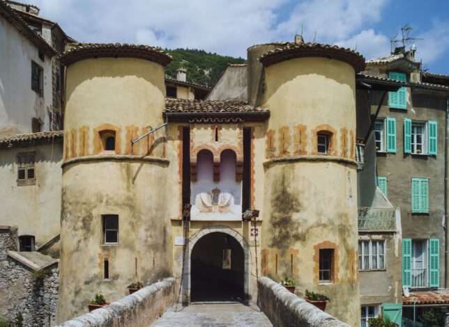 Entrée du village d'Entrevaux par le pont-levis et la porte Royale