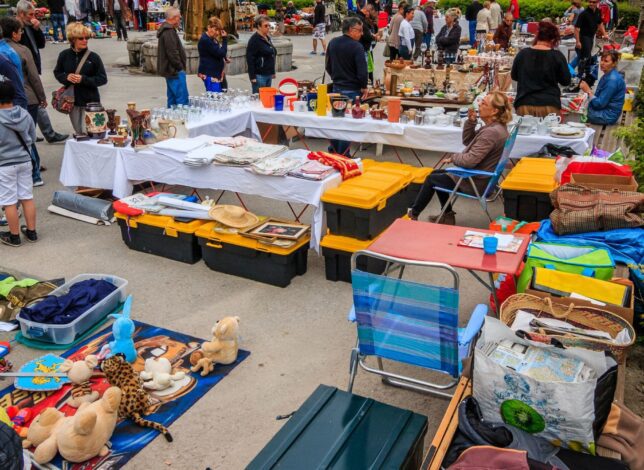 Vide grenier dans le Verdon