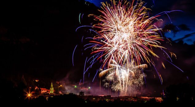 feu d'artifice pour fete nationale dans le Verdon